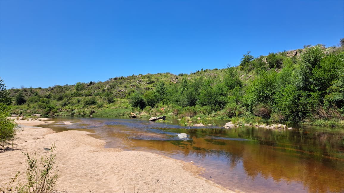 Río en Punilla Centro, paisaje natural de las sierras cordobesas